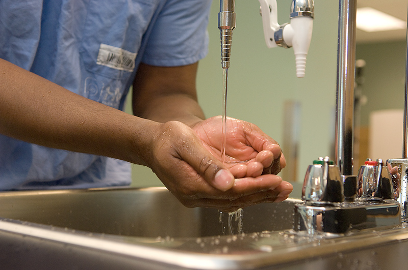 facial plastic surgeons fall short on hand-washing