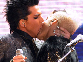 Adam Lambert Kiss