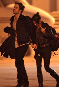 Rob Pattinson Kristen Stewart Holding Hands