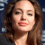 Angelina-Jolie-stirs-up-facelift-rumors11.jpg facial contouring